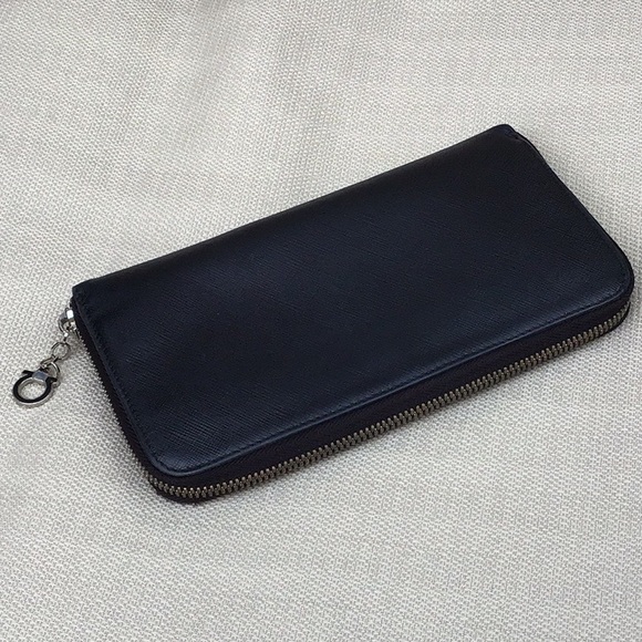 Salvatore Ferragamo Handbags - FERRAGAMO Black Zip Around Wallet GUC
